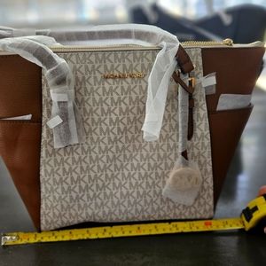 NWT Michael Kors Charlotte Large Purse Tote- Vanilla and Beige